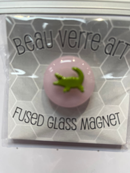Alligator on pink glass magnet