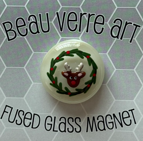 Reindeer in Wreath Fused Glass Needle Minder